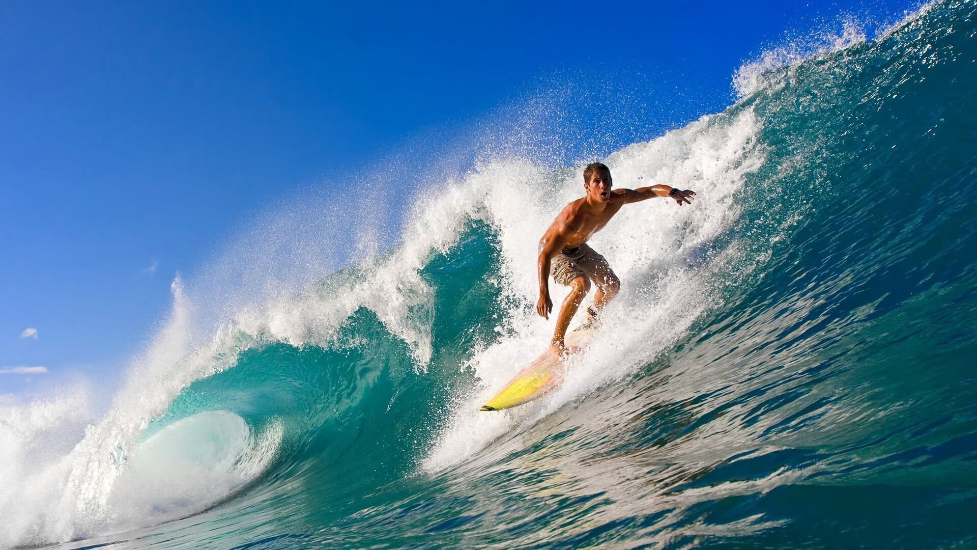 法拉利鏖战梅赛德斯，塞恩斯状态火热，红色跃马能否撼动银箭王朝？