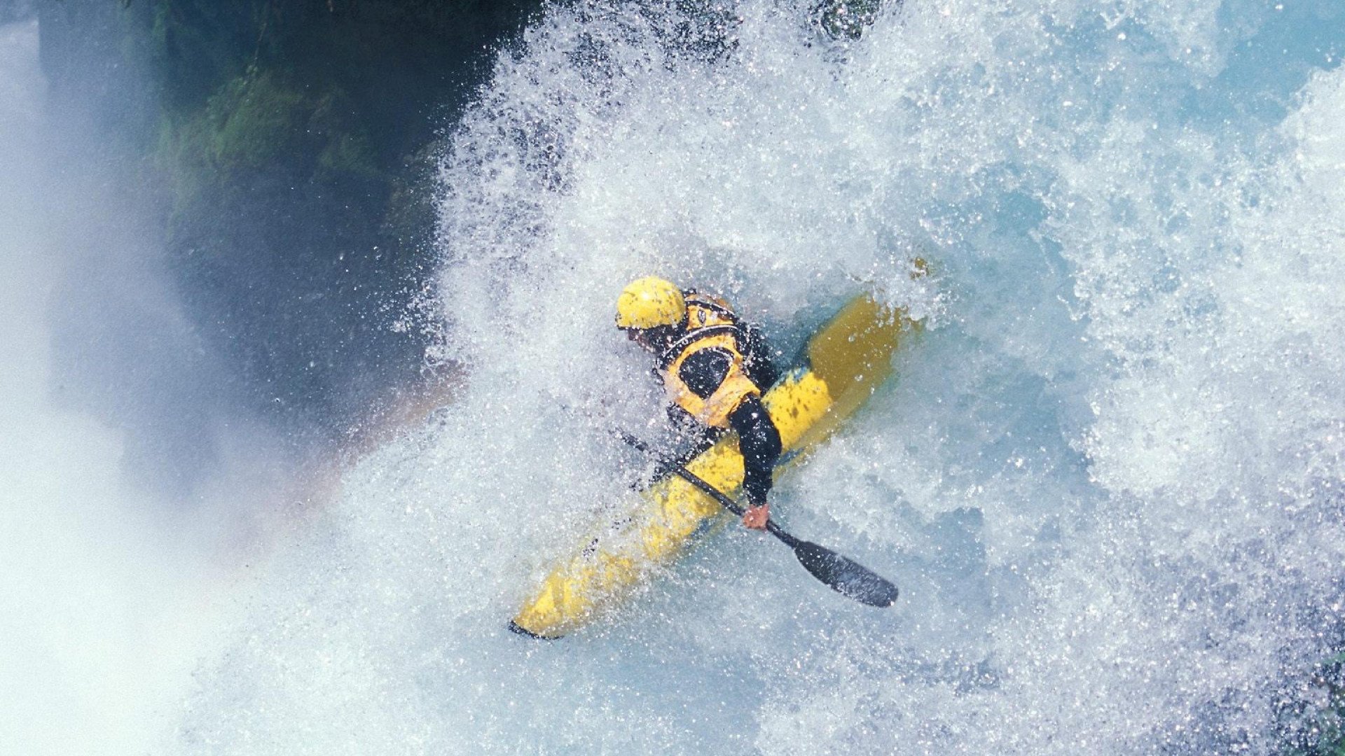 红蓝对决的裂变时刻，当红牛二队如潮碾压，汉密尔顿独舞F1巅峰